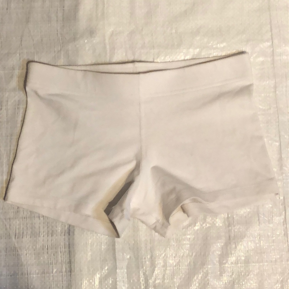Lululemon Women’s white Spandex Shorts B1-32